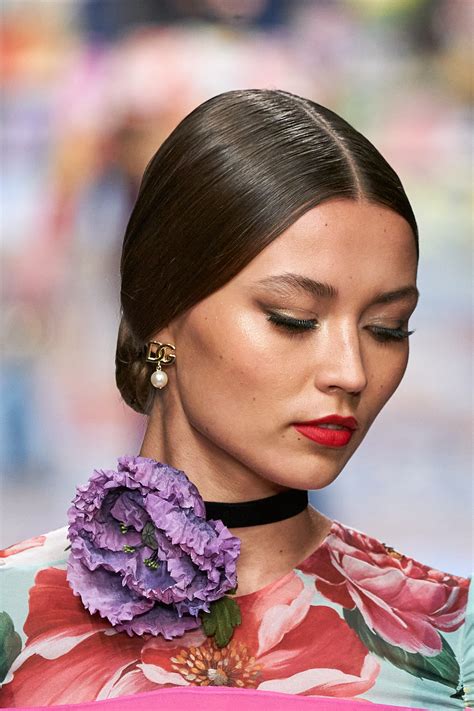 chignon rose tra capelli dolce gabbana|dolce and gabbana rose.